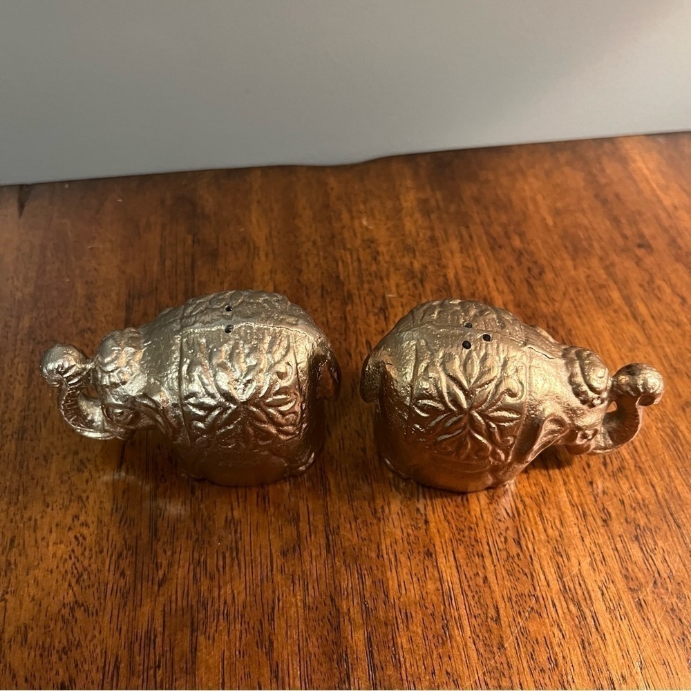 Elephant Salt and Pepper Shakers Gold Metal - Picture 5 of 11